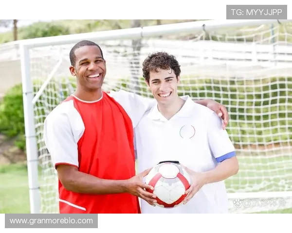 足球巨星纷纷选择谁成为自己的最佳搭档与支持者探秘 足球巨星纷纷选择谁成为自己的最佳搭档与支持者探秘